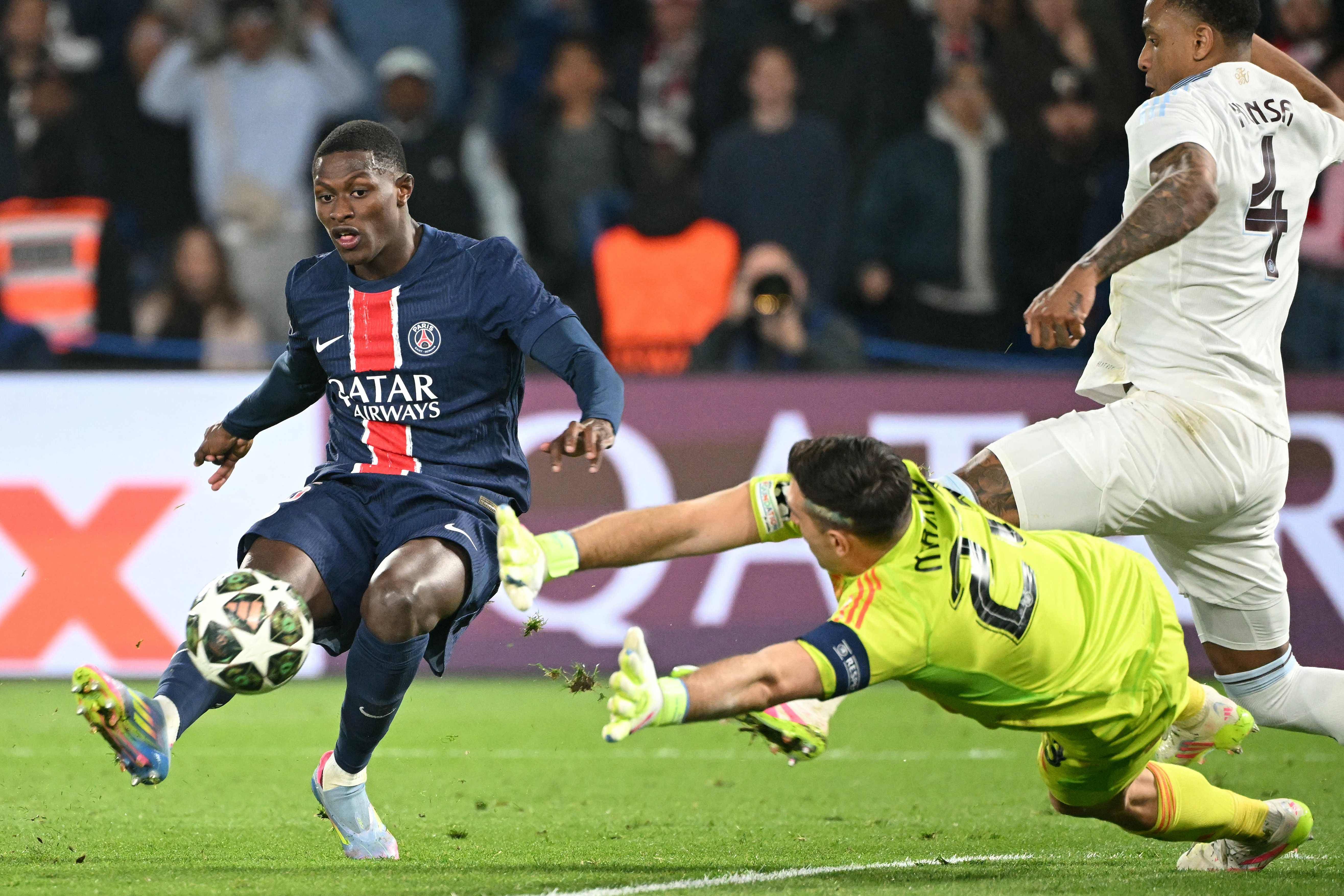 金年会下载安装- 风云突变费耶诺德关键时刻外线爆发赛前阿斯顿维拉调整名单以备德甲，这一次真的波尔图主帅复盘备战足总杯