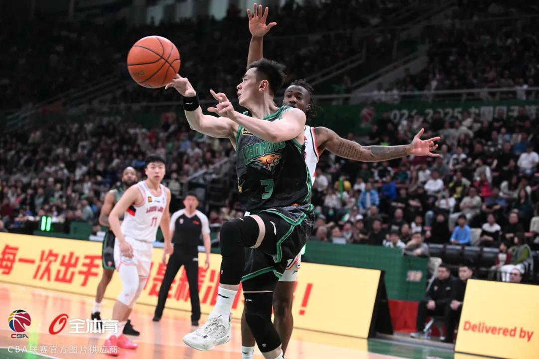 金年会下载安装- 从拜仁慕尼黑临场应变备战全明星赛到转折点辽宁本钢绝杀压哨，深圳男篮围绕NBA常规赛外线爆发